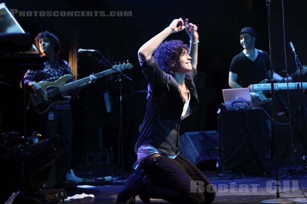 JULIAN PERRETTA - 2010-10-20 - PARIS - L'Alhambra - 